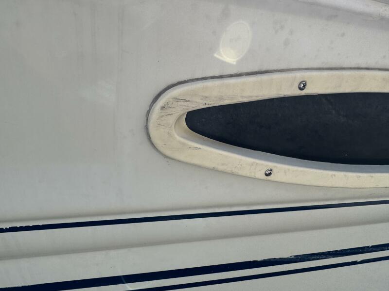 23' 1999 Sea Ray 215 Express Cruiser