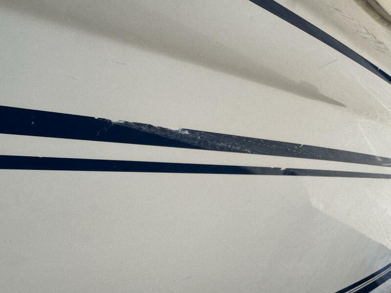 23' 1999 Sea Ray 215 Express Cruiser