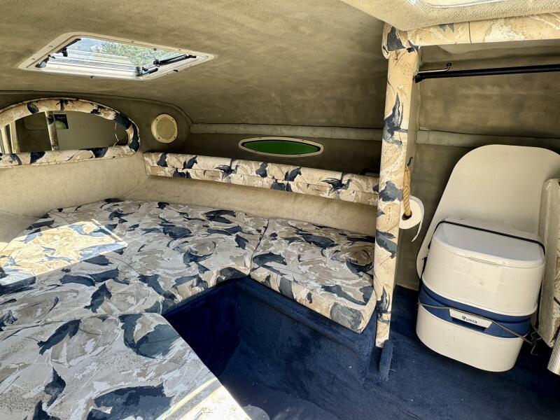 23' 1999 Sea Ray 215 Express Cruiser