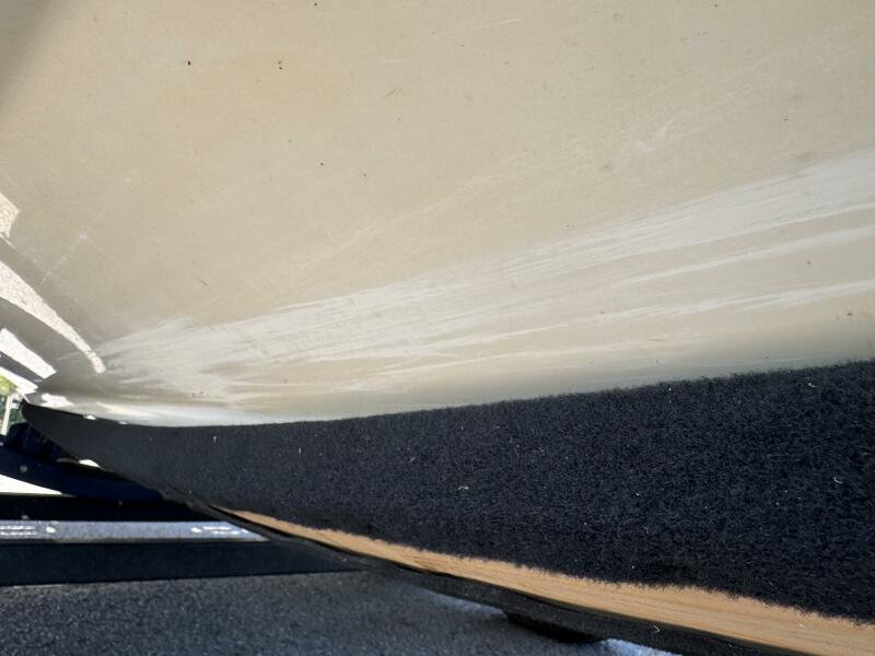 23' 1999 Sea Ray 215 Express Cruiser