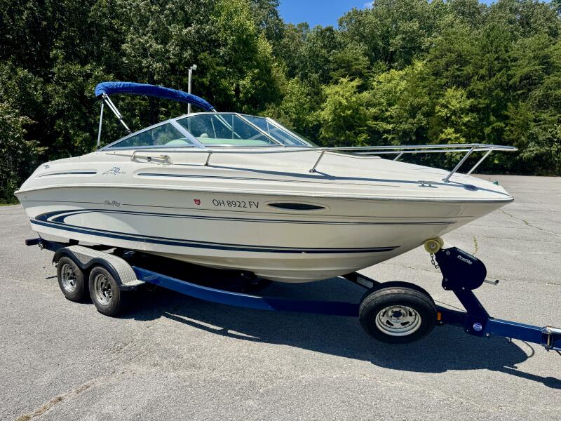 23' 1999 Sea Ray 215 Express Cruiser