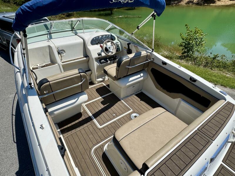 23' 1999 Sea Ray 215 Express Cruiser