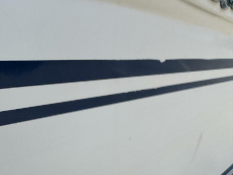 23' 1999 Sea Ray 215 Express Cruiser