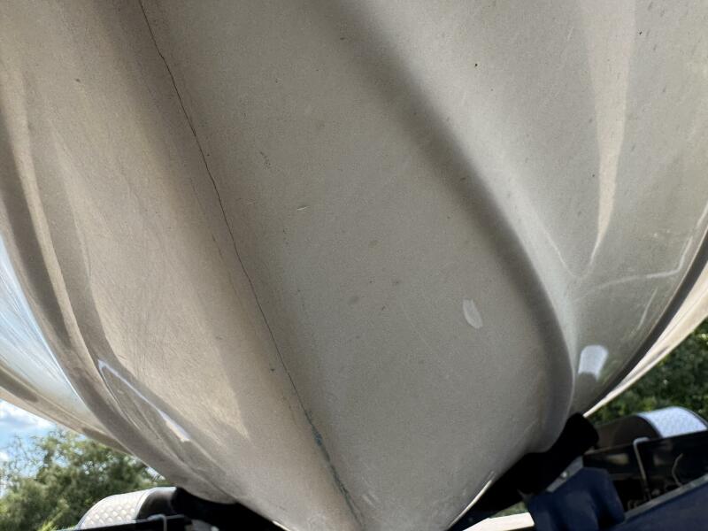 23' 1999 Sea Ray 215 Express Cruiser