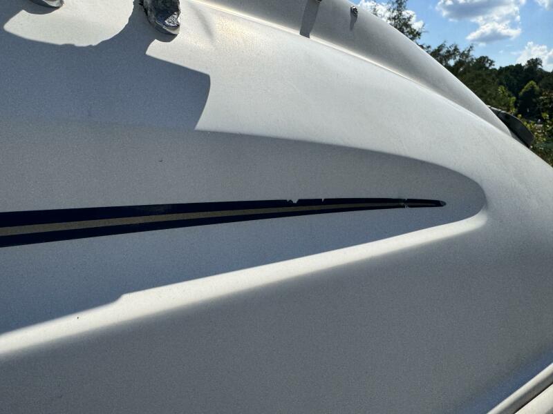 23' 1999 Sea Ray 215 Express Cruiser