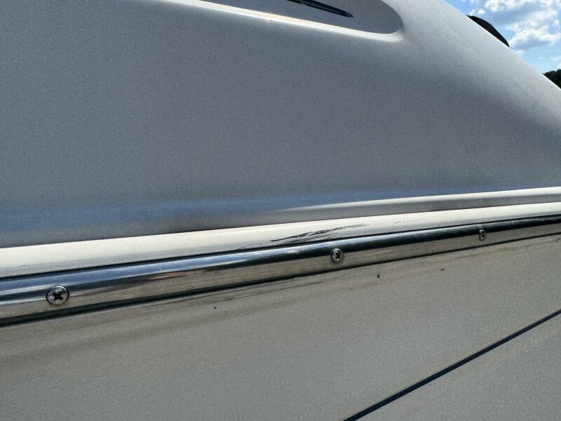 23' 1999 Sea Ray 215 Express Cruiser