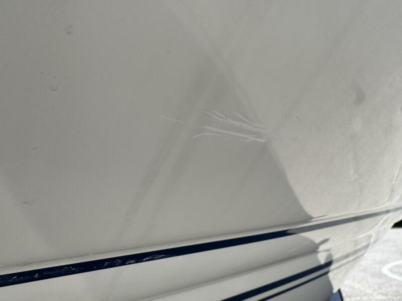 23' 1999 Sea Ray 215 Express Cruiser