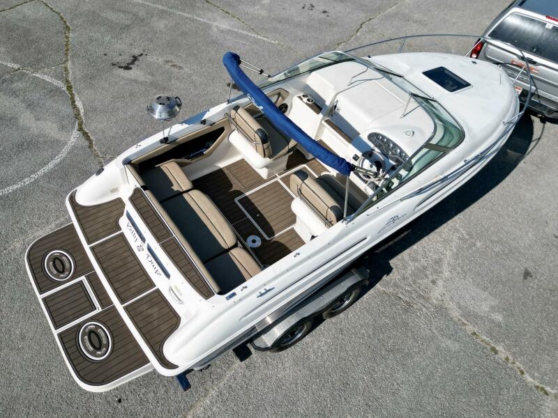 23' 1999 Sea Ray 215 Express Cruiser