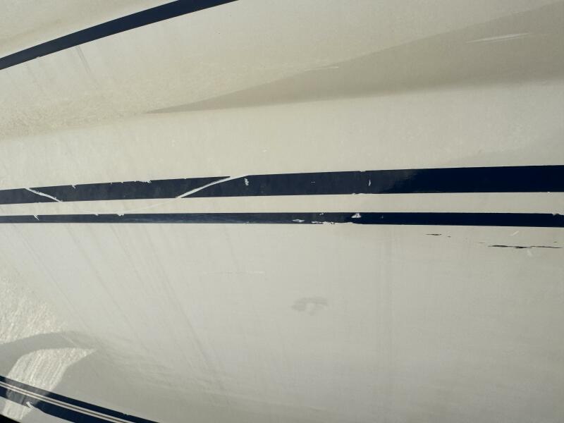 23' 1999 Sea Ray 215 Express Cruiser