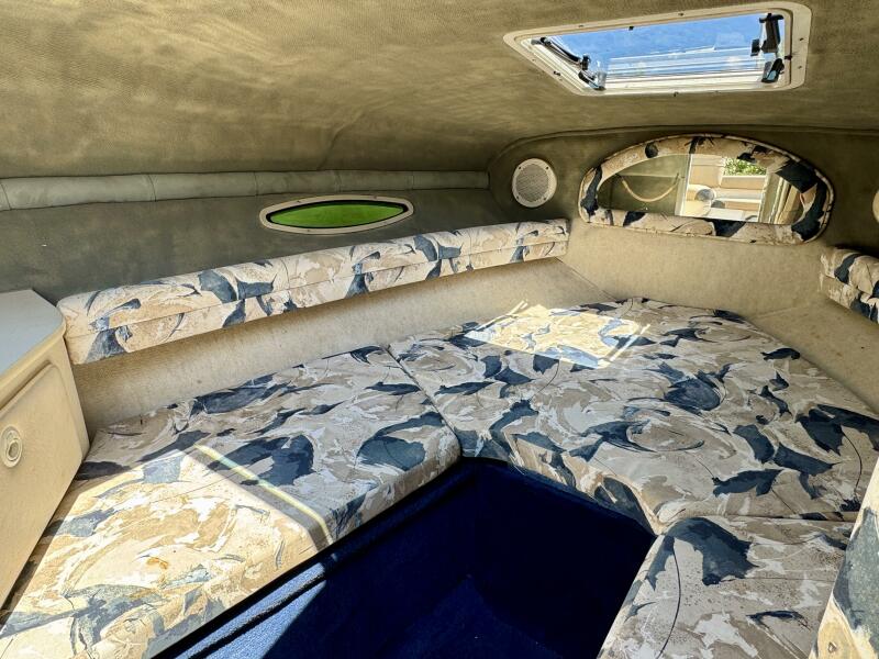 23' 1999 Sea Ray 215 Express Cruiser