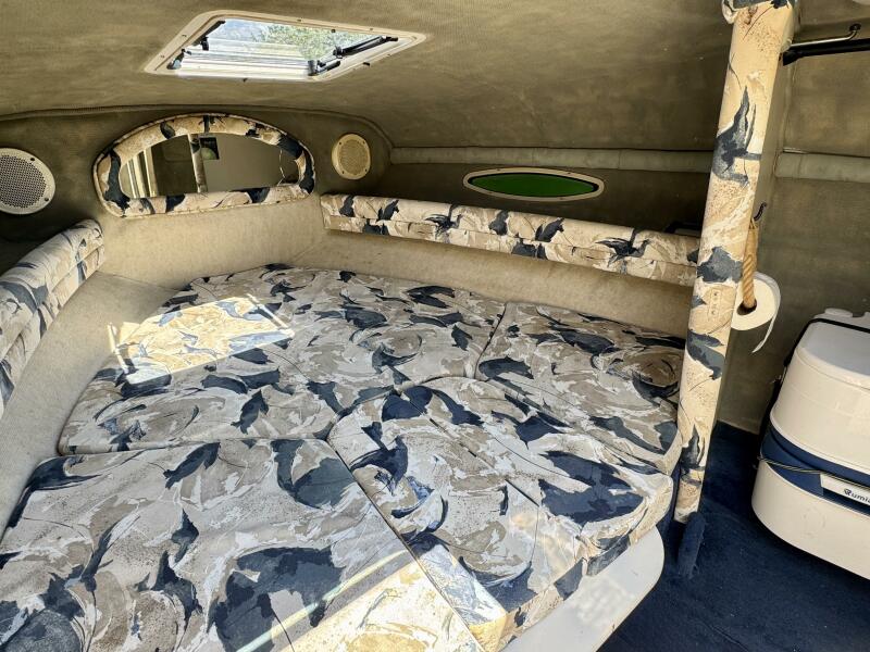 23' 1999 Sea Ray 215 Express Cruiser