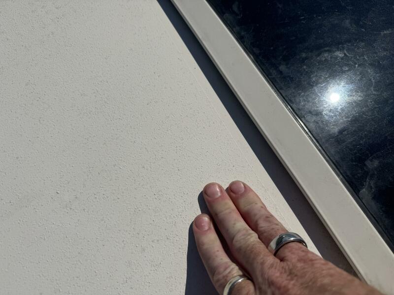 23' 1999 Sea Ray 215 Express Cruiser