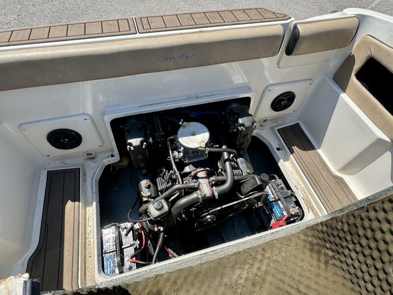 23' 1999 Sea Ray 215 Express Cruiser