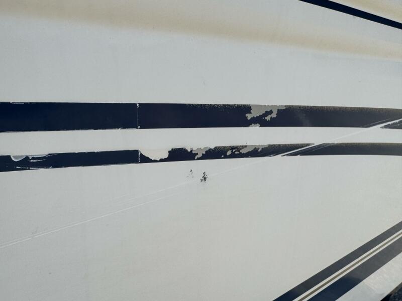 23' 1999 Sea Ray 215 Express Cruiser