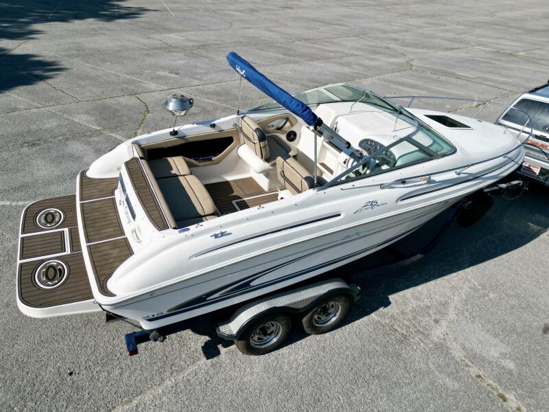 23' 1999 Sea Ray 215 Express Cruiser