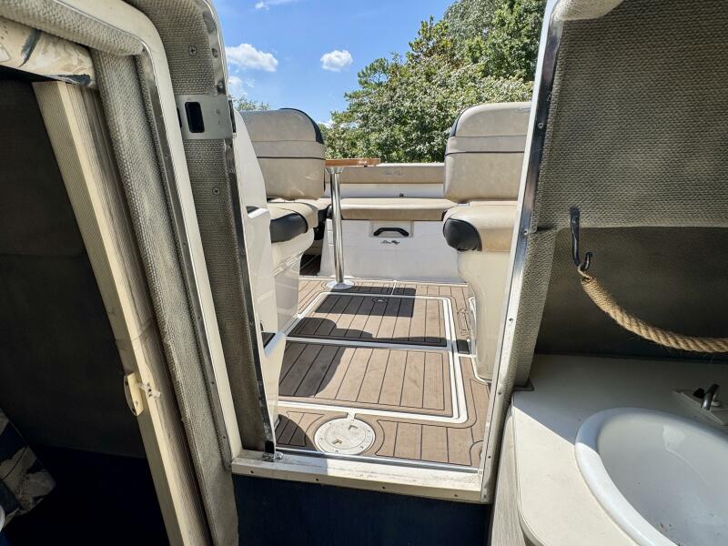23' 1999 Sea Ray 215 Express Cruiser