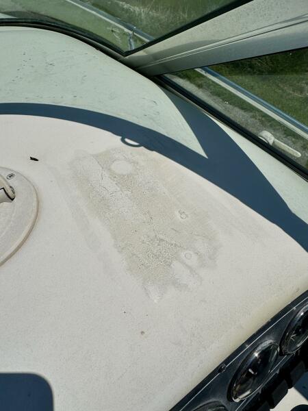 23' 1999 Sea Ray 215 Express Cruiser