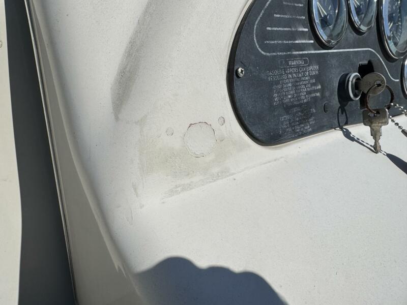 23' 1999 Sea Ray 215 Express Cruiser