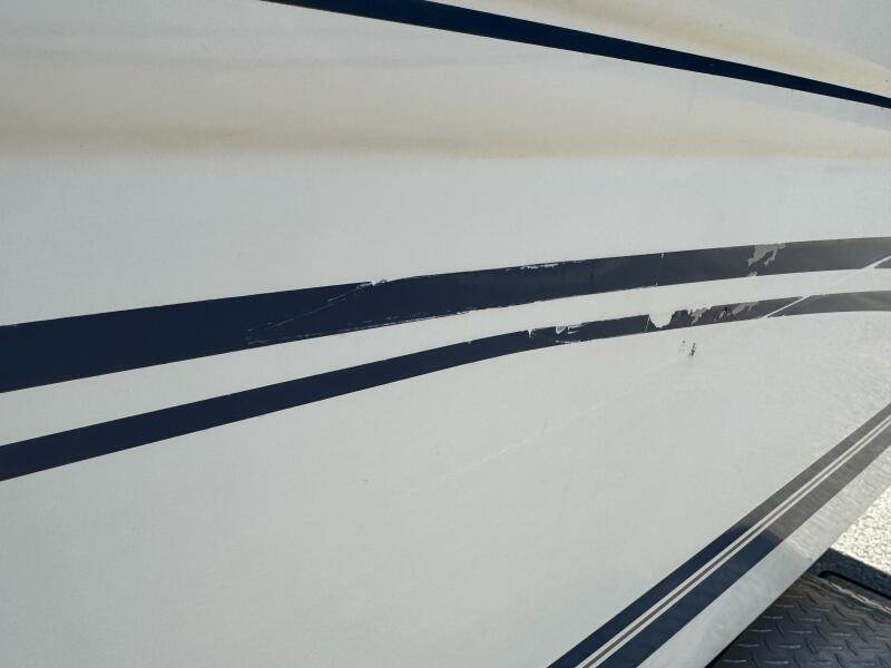 23' 1999 Sea Ray 215 Express Cruiser