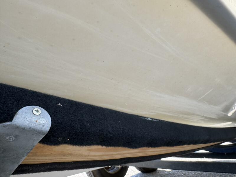 23' 1999 Sea Ray 215 Express Cruiser