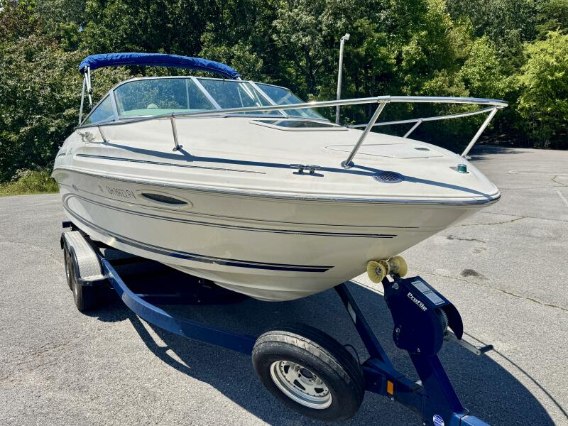 23' 1999 Sea Ray 215 Express Cruiser