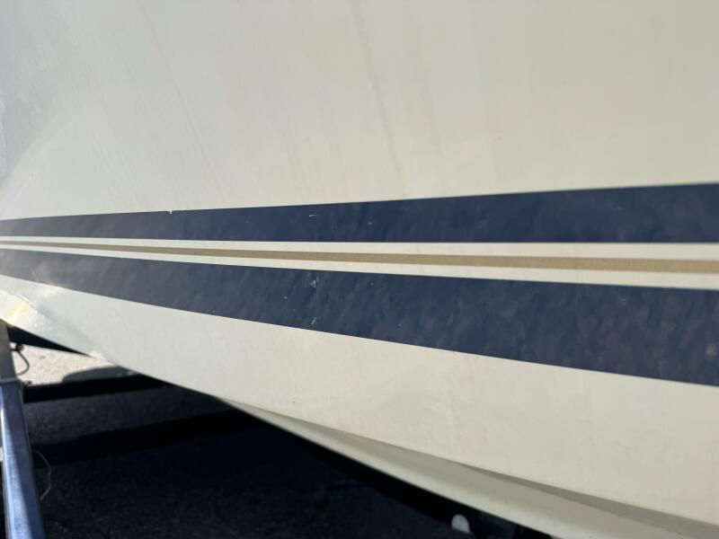 23' 1999 Sea Ray 215 Express Cruiser