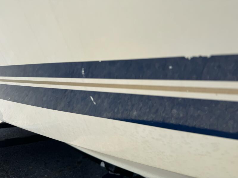 23' 1999 Sea Ray 215 Express Cruiser