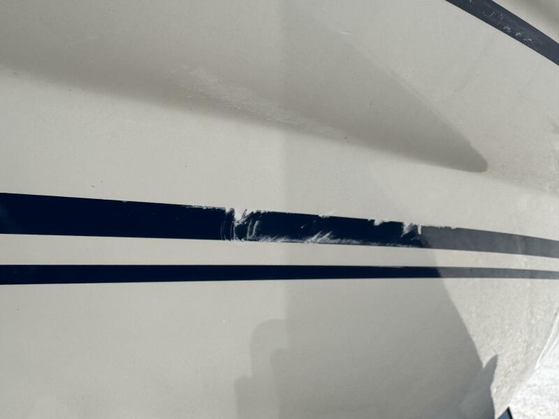 23' 1999 Sea Ray 215 Express Cruiser