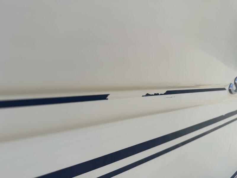 23' 1999 Sea Ray 215 Express Cruiser