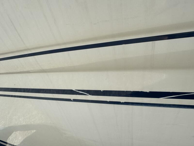 23' 1999 Sea Ray 215 Express Cruiser