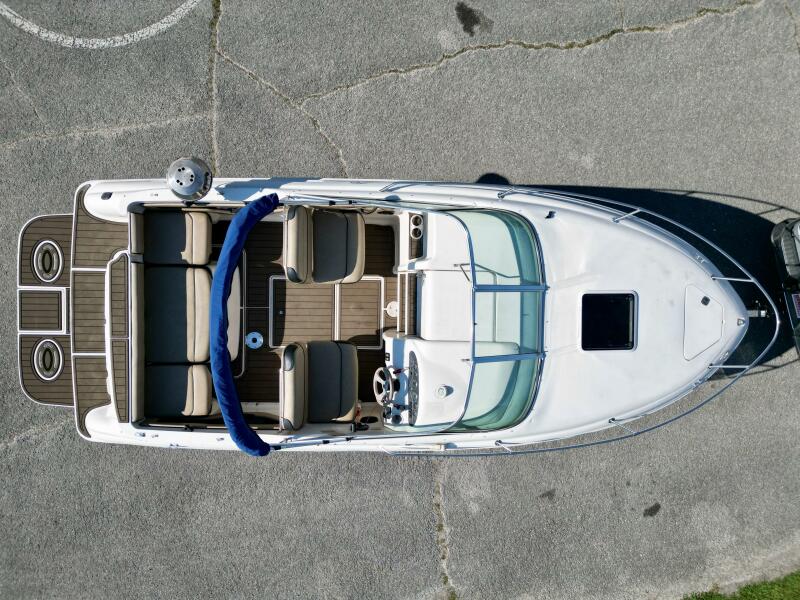 23' 1999 Sea Ray 215 Express Cruiser