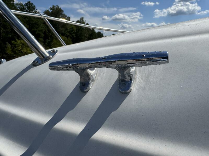 23' 1999 Sea Ray 215 Express Cruiser