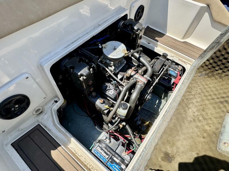 23' 1999 Sea Ray 215 Express Cruiser