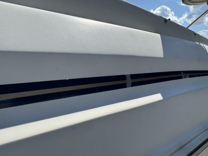 23' 1999 Sea Ray 215 Express Cruiser