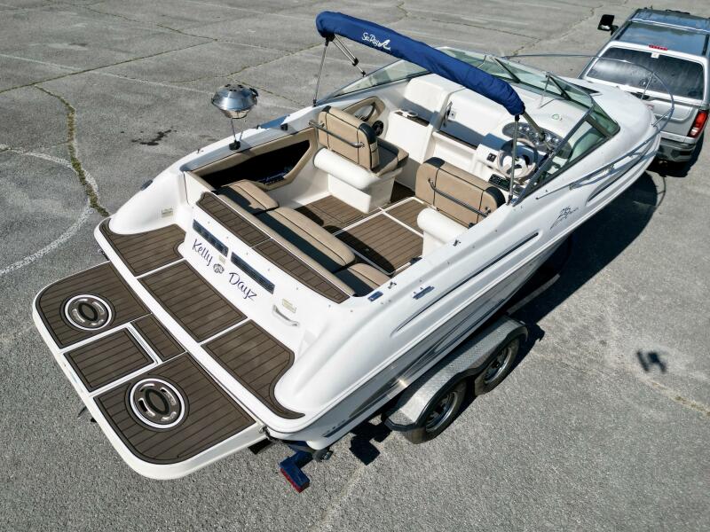 23' 1999 Sea Ray 215 Express Cruiser