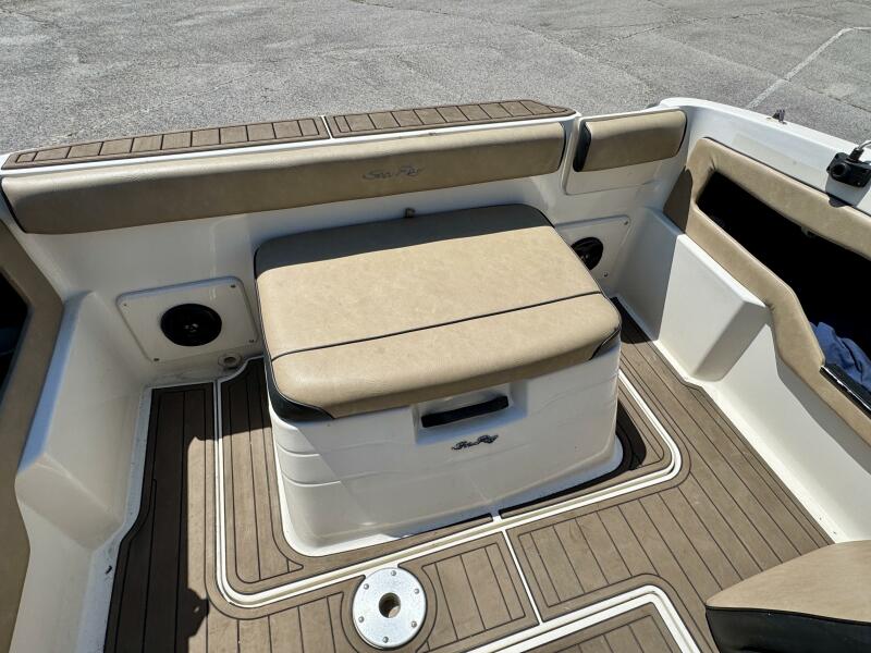 23' 1999 Sea Ray 215 Express Cruiser