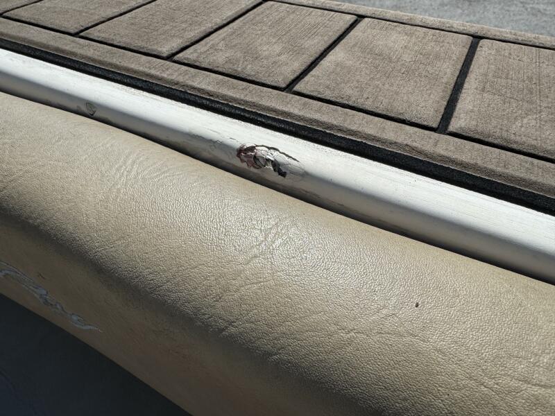 23' 1999 Sea Ray 215 Express Cruiser