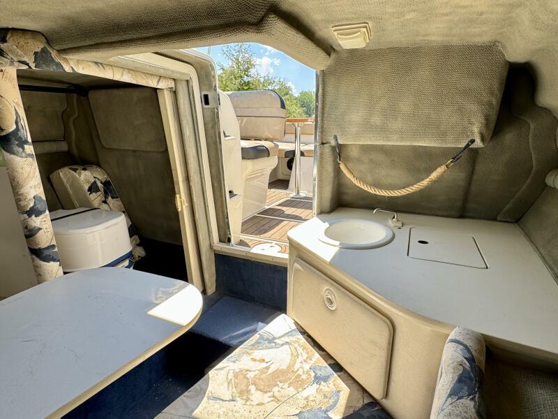 23' 1999 Sea Ray 215 Express Cruiser