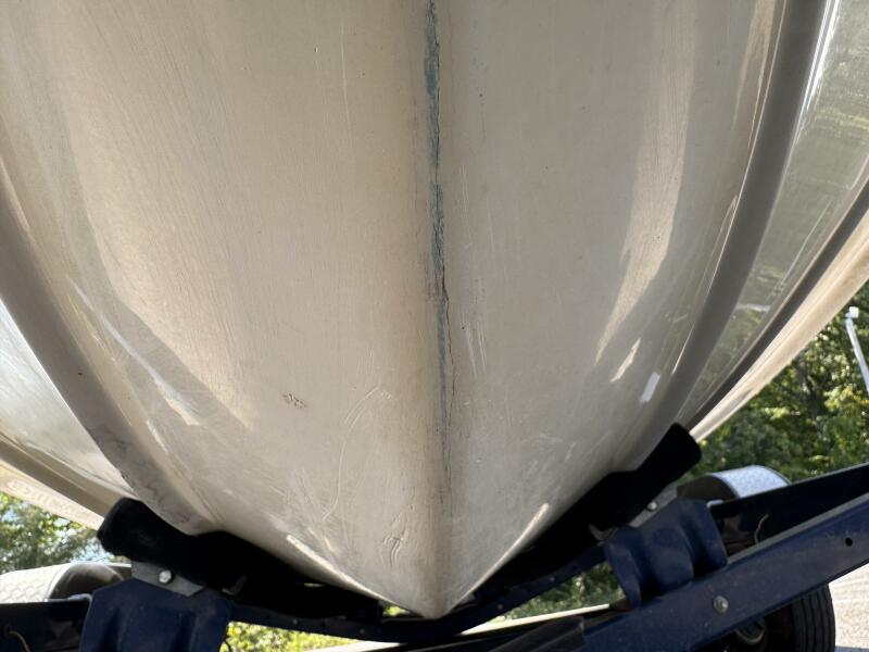 23' 1999 Sea Ray 215 Express Cruiser