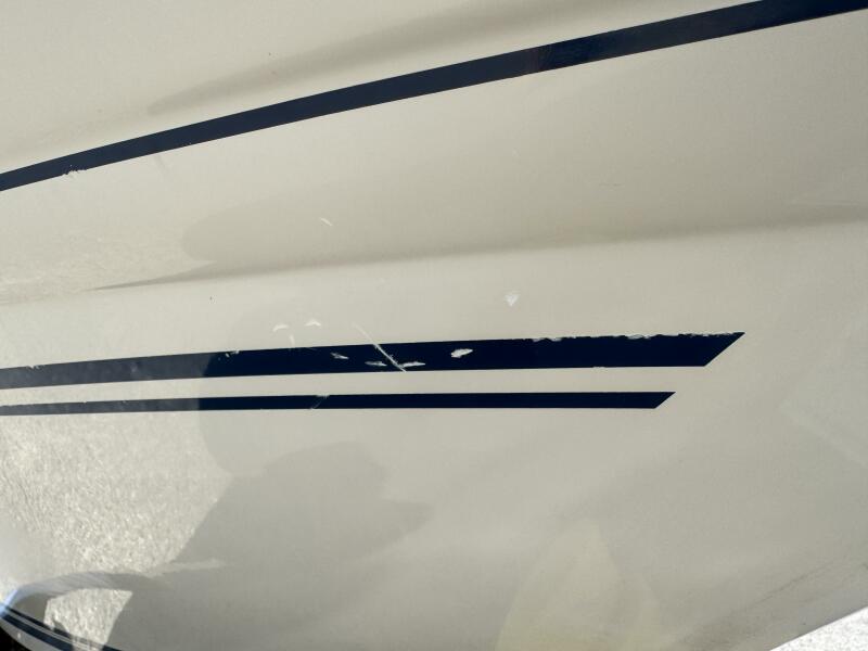 23' 1999 Sea Ray 215 Express Cruiser