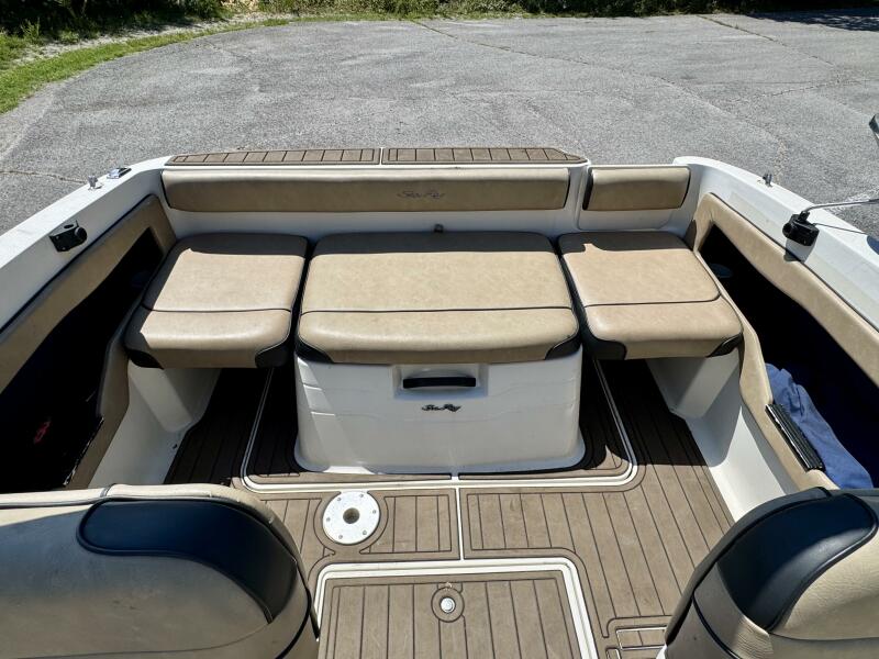 23' 1999 Sea Ray 215 Express Cruiser