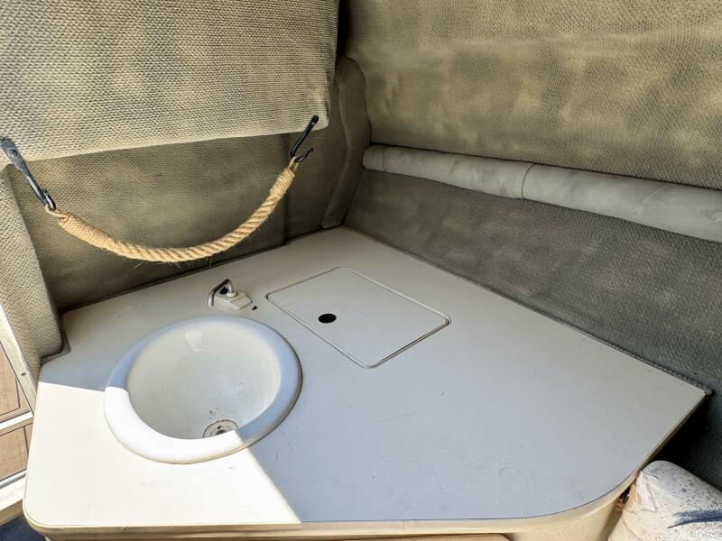 23' 1999 Sea Ray 215 Express Cruiser