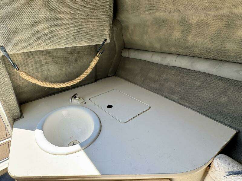 23ft Sea Ray Yacht For Sale