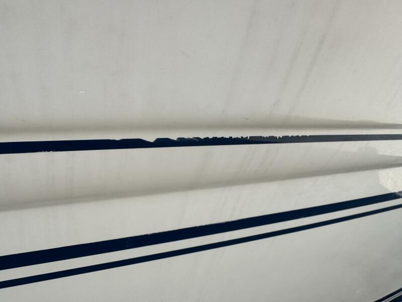 23' 1999 Sea Ray 215 Express Cruiser