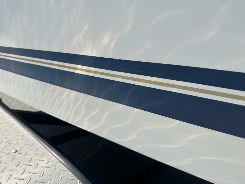 23' 1999 Sea Ray 215 Express Cruiser