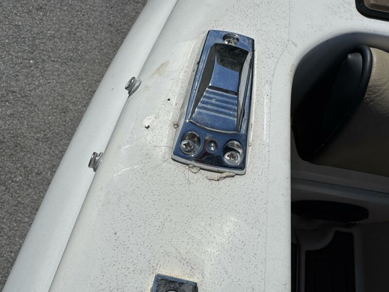 23' 1999 Sea Ray 215 Express Cruiser