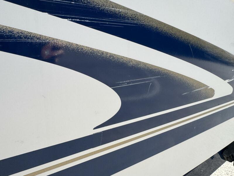 23' 1999 Sea Ray 215 Express Cruiser