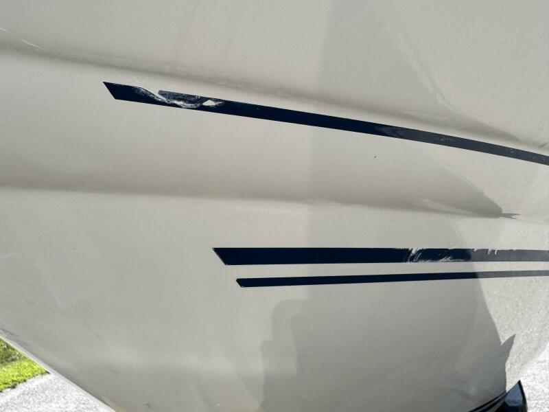 23' 1999 Sea Ray 215 Express Cruiser