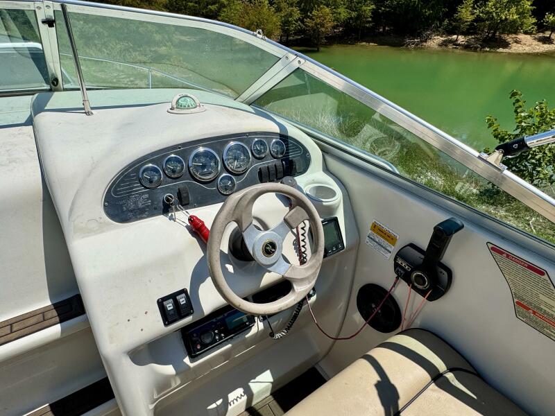 23' 1999 Sea Ray 215 Express Cruiser