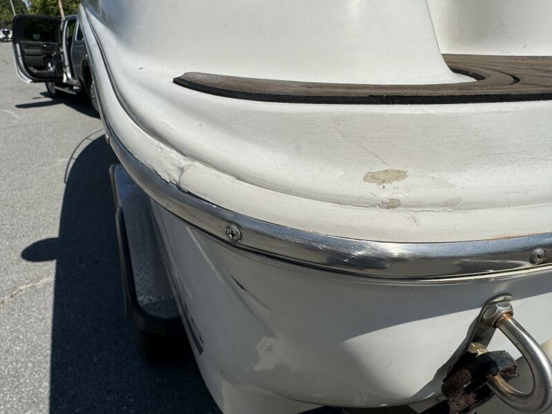 23' 1999 Sea Ray 215 Express Cruiser